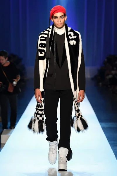 Look 3